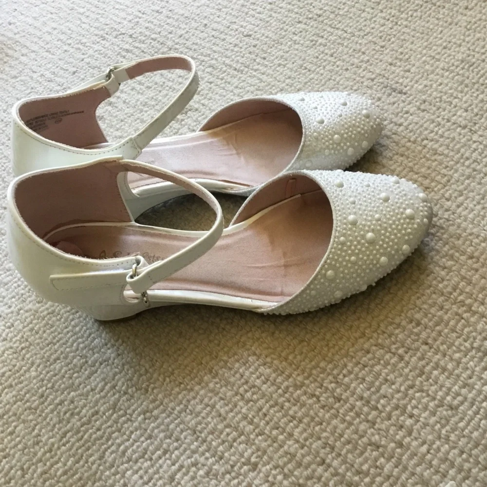 Girls White Pearl-Embellished Ankle-Strap Flats
